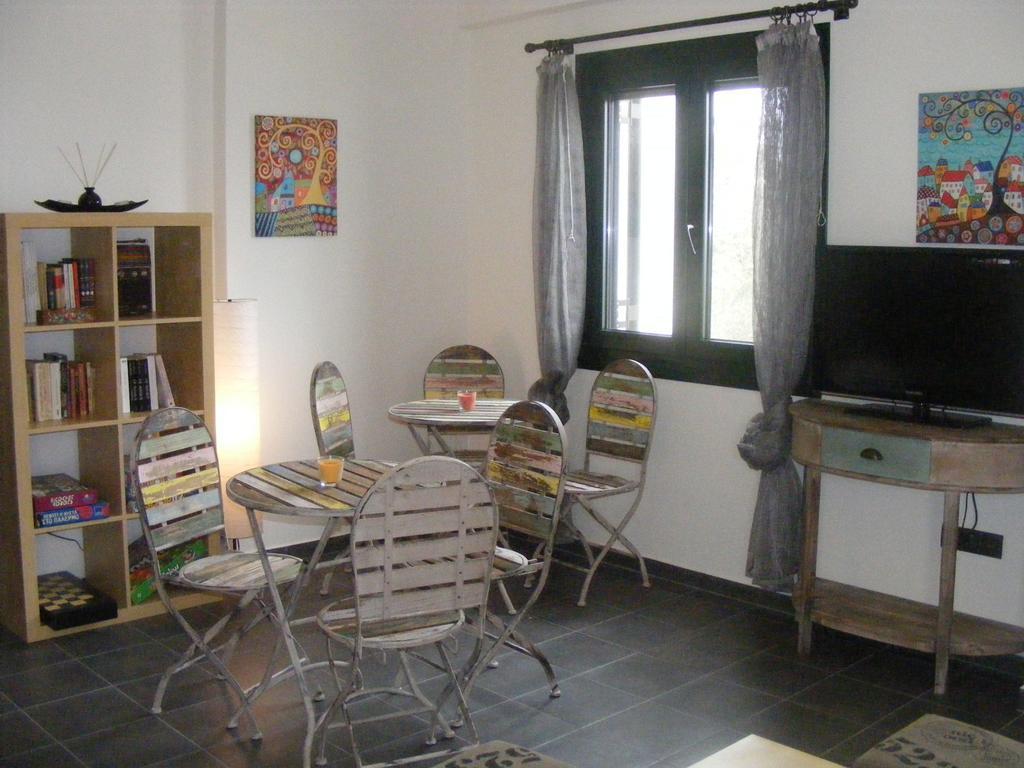 Eri Rooms To Let Raches  Ngoại thất bức ảnh