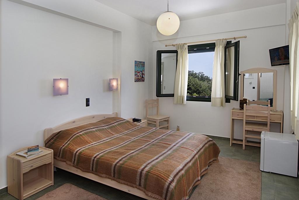 Eri Rooms To Let Raches  Phòng bức ảnh
